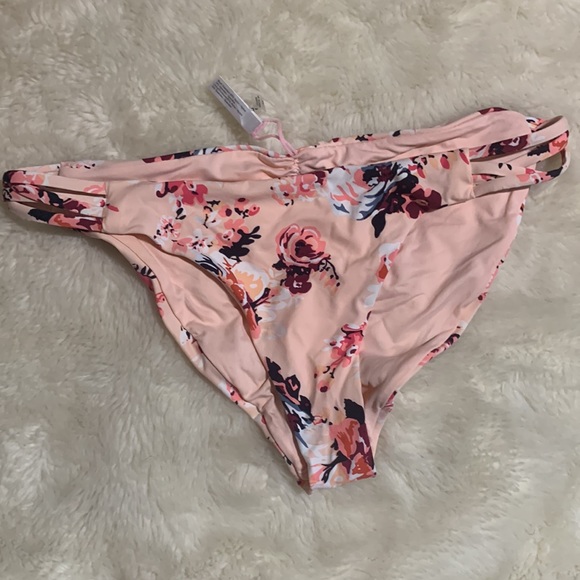 Floral criss cross bikini - Picture 4 of 6